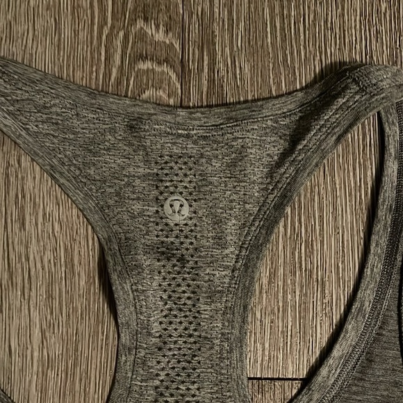 Lululemon Swiftly Tech Racerback Tank Top Gray Sleeveless Seamless Size 6 Small - Picture 6 of 7
